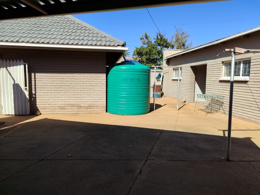 5 Bedroom Property for Sale in Stilfontein North West